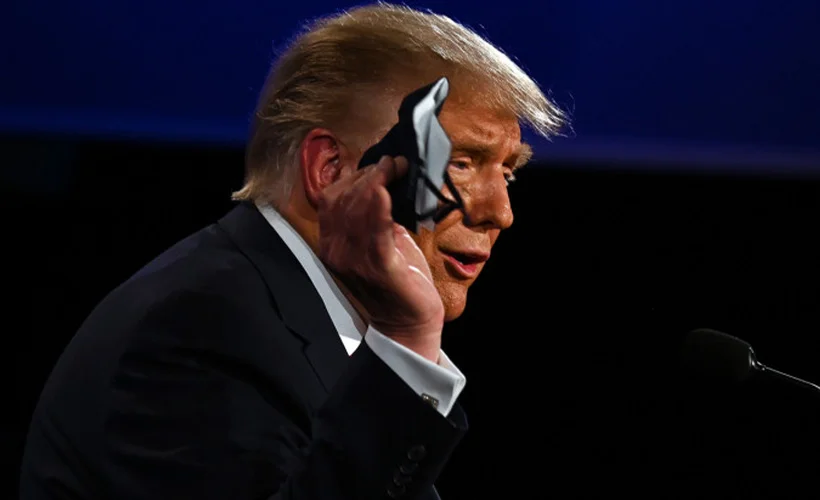 Trump, kendisini destekleyenleri makam aracından selamladı