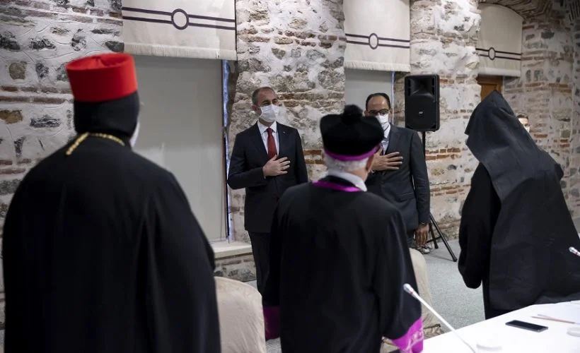 Adalet Bakanı Gül ve Cumhurbaşkanlığı Sözcüsü Kalın, azınlık cemaatlerinin temsilcileriyle buluştu