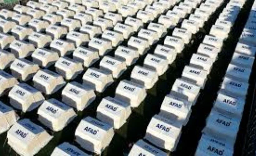 AFAD tarafından Bornova eski ilçe stadında oluşturulan çadır kent havadan görüntülendi