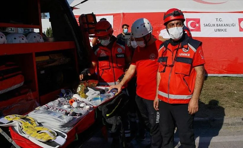 Afet bölgesinin hayat kurtaran UMKE 'çantaları'