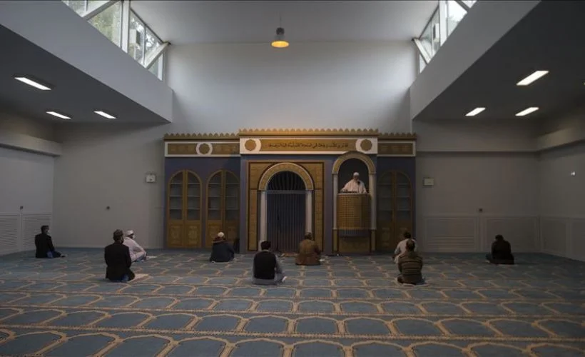 Atina Camisi'nde ilk cuma namazı