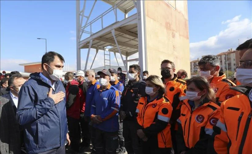 Bakan Kurum'dan arama kurtarma ekiplerine teşekkür