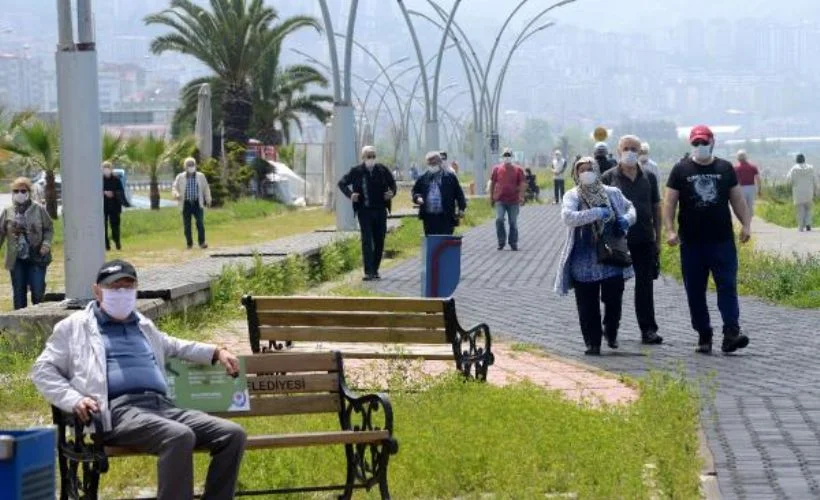 Başhekimden sahildeki görüntülere tepki: Hakkımızı hiçbirine helal etmiyorum