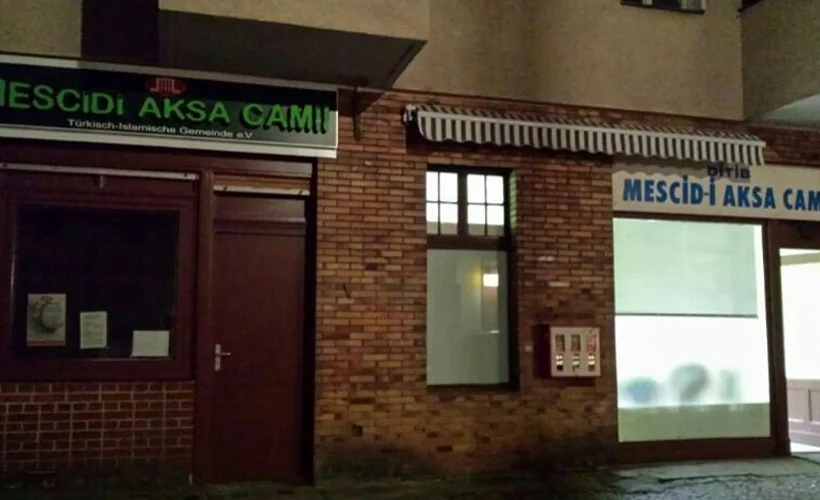 Berlin'de camiye islamofobik saldırı