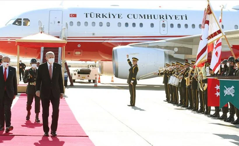 Cumhurbaşkanı Erdoğan Kuzey Kıbrıs Türk Cumhuriyeti'nin kuruluş yıl dönümü dolayısıyla gerçekleştirilen geçit törenine katıldı