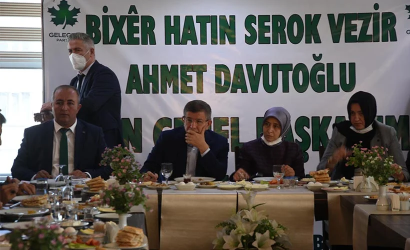 Davutoğlu, Bitlis'ten Muş'a geçti