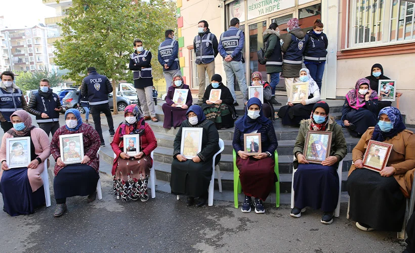Diyarbakırlı annelerin oturma eylemine 2 aile daha katıldı