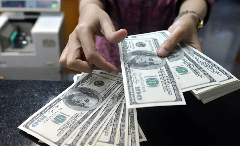 Dolar ve euro haftaya yükselişle başladı
