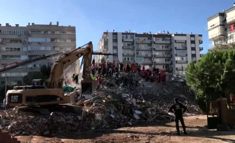 Enkaz altından arkadaşının çocuklarını çıkaran apartman görevlisi yaşadıklarını anlattı