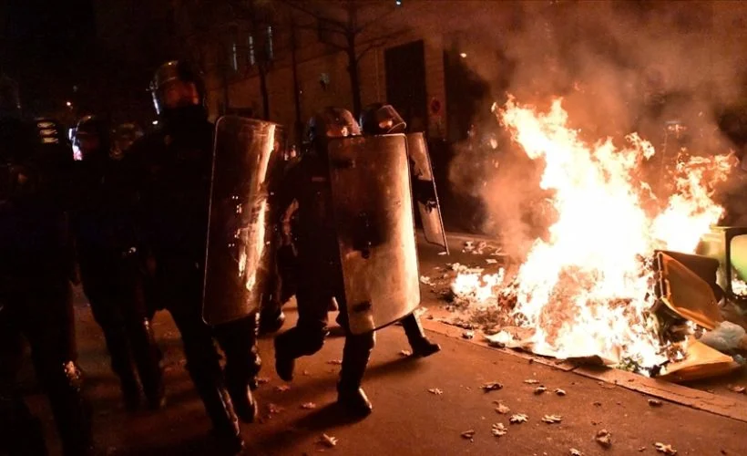 Fransa'da İçişleri Bakanı polis şiddetini artırmakla suçladı