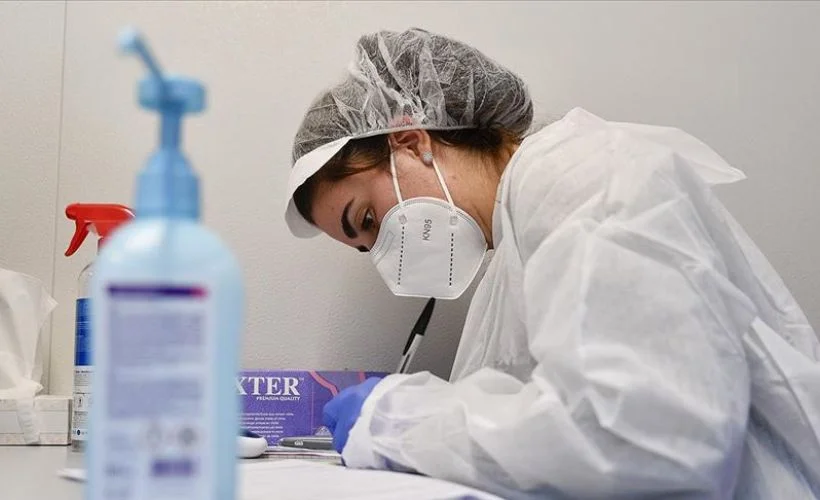 Fransa'da Kovid-19 vaka sayısı düşüyor, virüse bağlı can kaybı sayısı artıyor