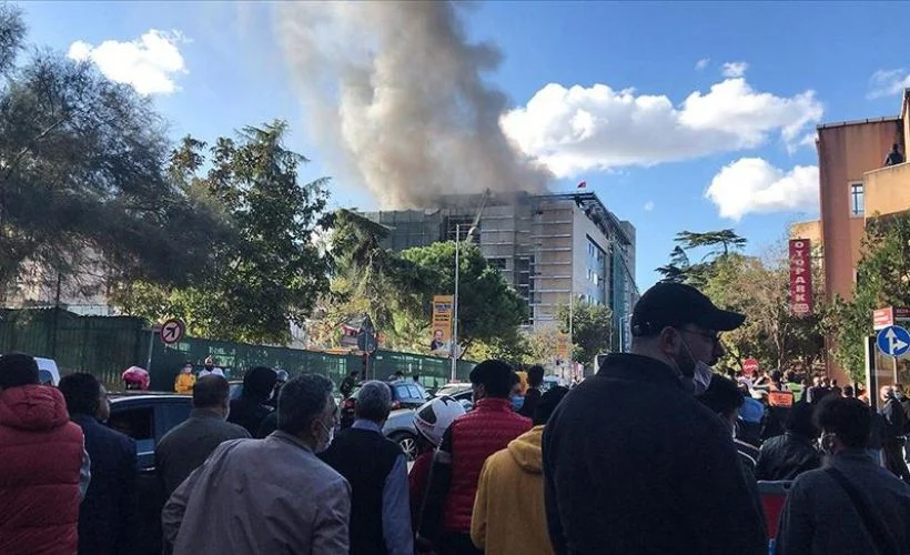 İstanbul Tıp Fakültesi içindeki inşaatta yangın
