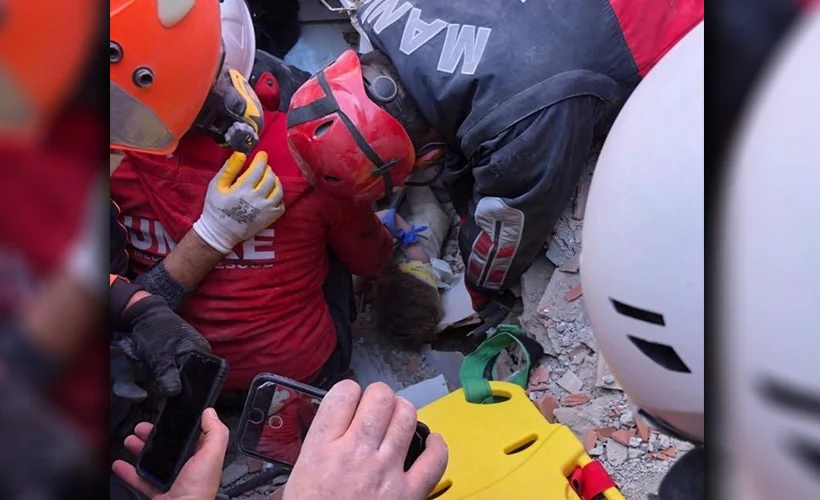 İzmir'de 91 saat sonra gelen mucize: Ayla bebek enkazdan çıkarıldı