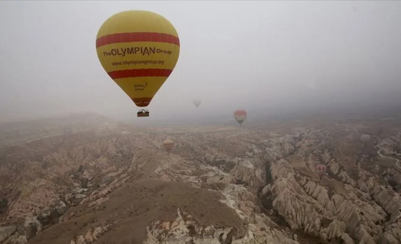 Kapadokya'da balonlar 'sis denizi'nde uçtu