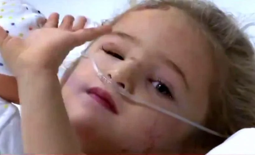 Küçük Elif Türkiye el salladı