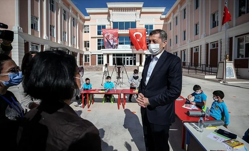 Milli Eğitim Bakanı Selçuk: 'İzmir'de okullarımızla ilgili bir sorun yaşamadık'