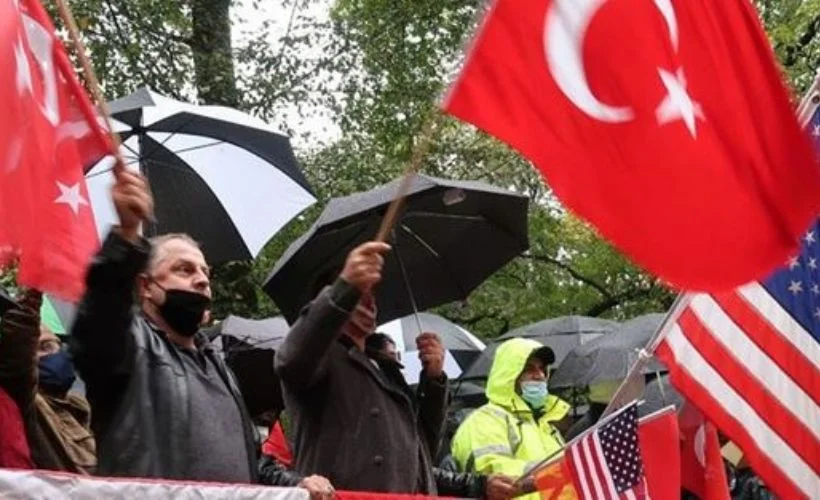 New York'ta Fransa ve Macron'un İslam karşıtlığı protesto edildi