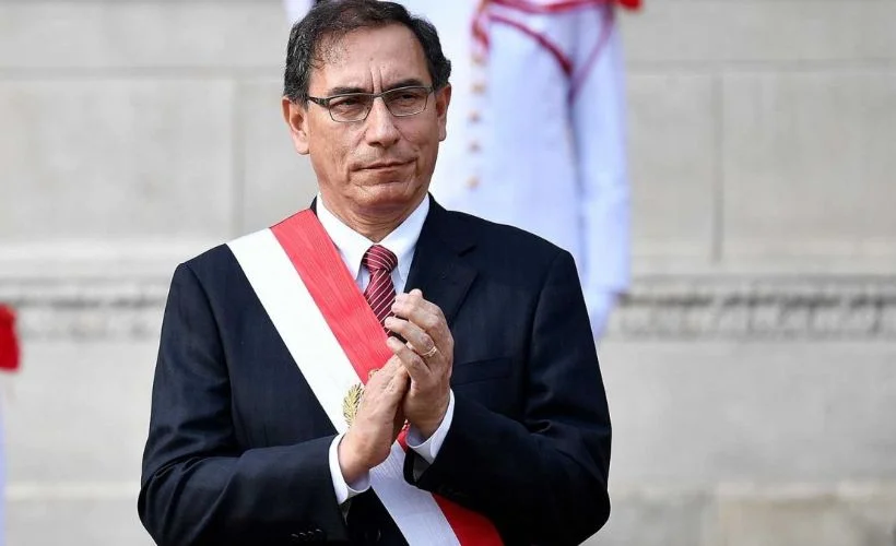 Peru Devlet Başkanı Vizcarra görevinden azledildi