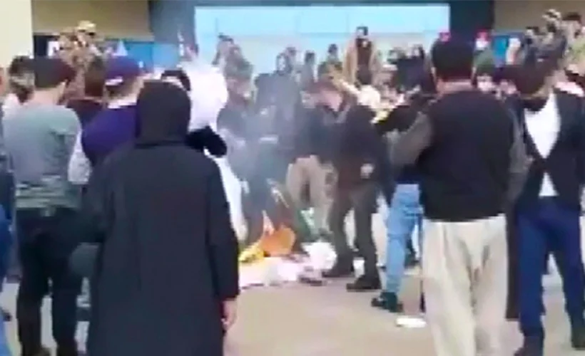 Peşmerge yakınları, ABD'nin verdiği yardımları yaktı