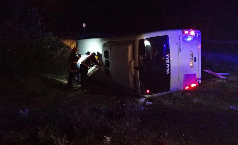 Polisleri taşıyan midibüs devrildi: 1 şehit, 4 yaralı