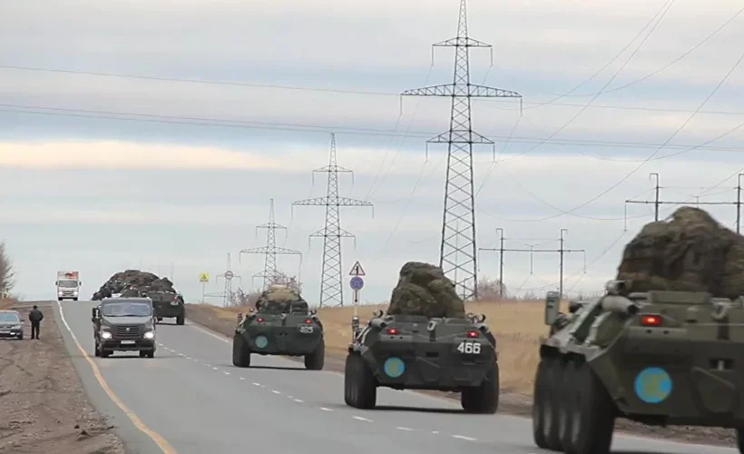 Rus askerleri Karabağ'da devriyeye başladı