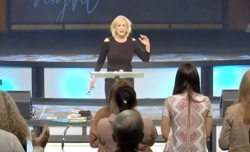 Trump'ın "ruhani danışmanı" Paula White: Zaferin sesini duyuyorum. Tanrı meselenin çözüldüğünü söylüyor