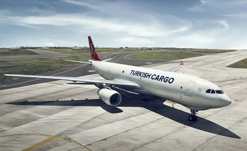 Turkish Cargo, kıtalar arası kurduğu hava kargo köprüsüyle Kovid-19 aşılarını taşıyor