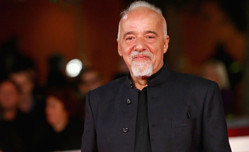 Yazar Paulo Coelho ayet paylaşarak İzmir'e bağış yapacağını duyurdu