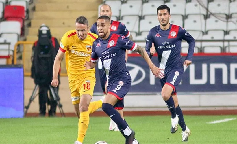 Antalyaspor 3 puanı 2 golle aldı
