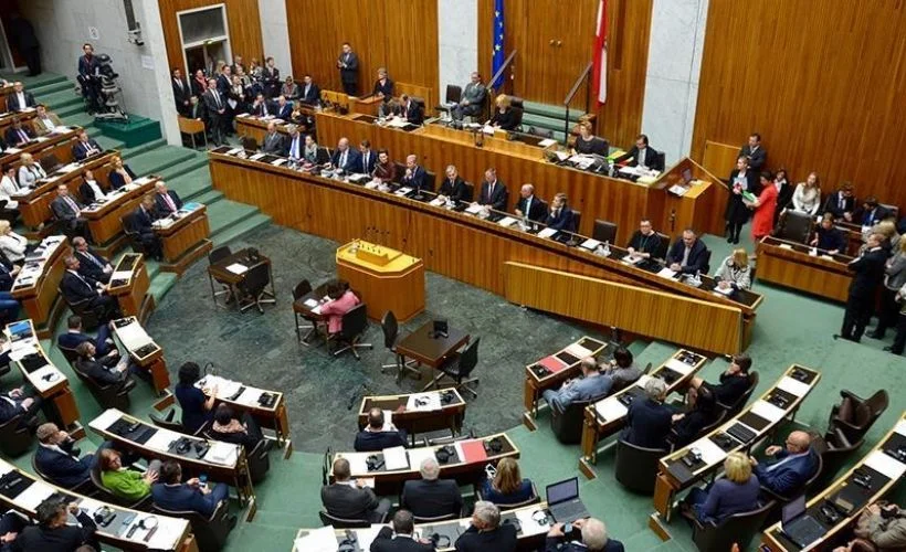 Avusturya'da terörle mücadele torba yasa tasarısından 'siyasal İslam' ifadesi çıkarıldı