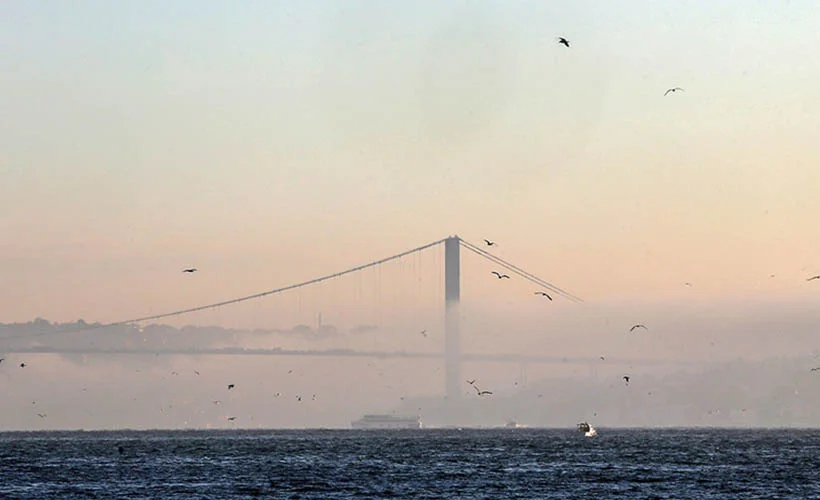 Boğaz trafiğine sis engeli