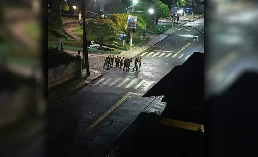 Brezilya'da silahlı soygun dehşeti: Etrafa ateş açıp, insanları rehin aldılar