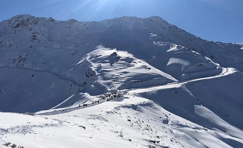 Çığ altında kalan askerin naaşına ulaşıldı