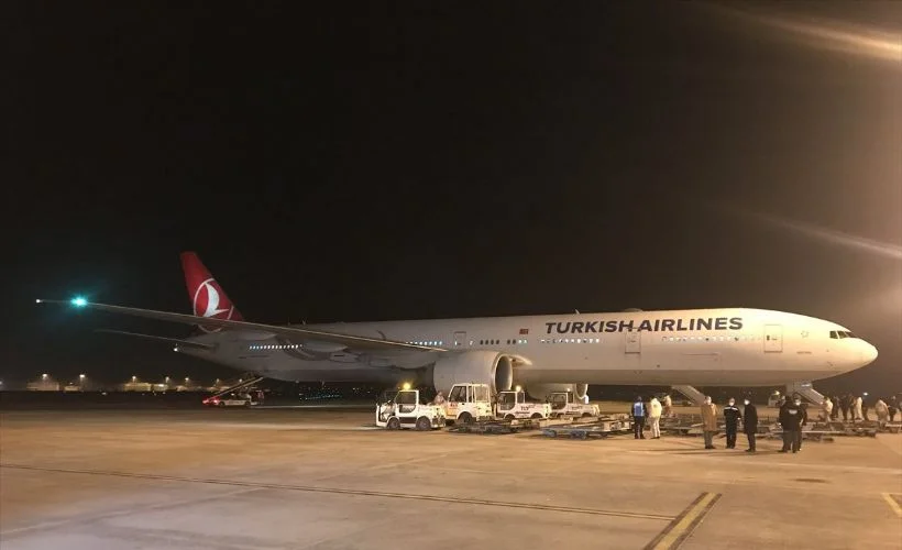 Çin'den sipariş edilen koronavirüs aşılarını taşıyan uçak iniş yaptı