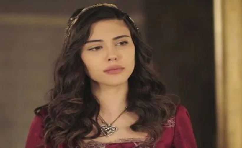 Dilara Aksüyek kimdir?