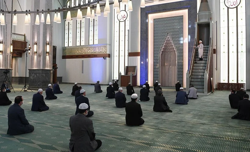 Diyanet: Koronavirüs cuma namazının farziyetini düşürür