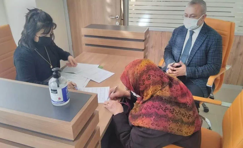 Emekli öğretmen, 9 dairesini Türkiye Diyanet Vakfı'na bağışladı