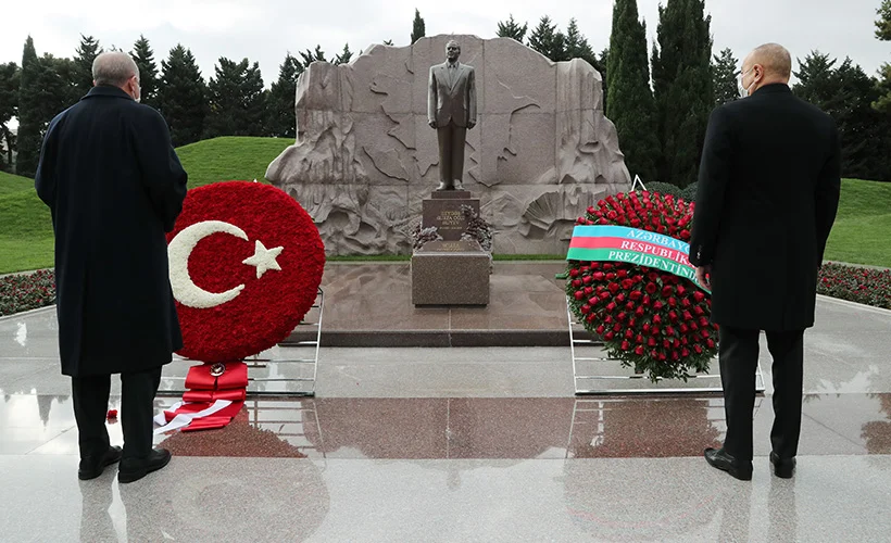Erdoğan, Haydar Aliyev'in kabrini ziyaret etti