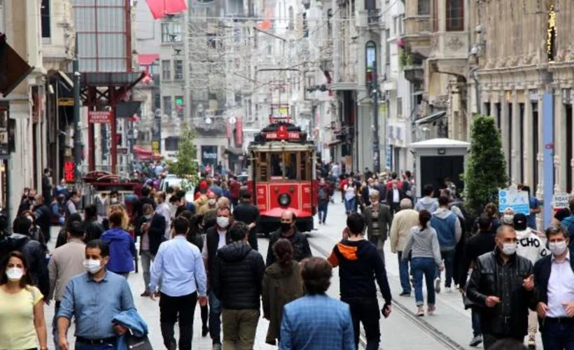 Koronavirüs tedbirleri kapsamında İstiklal Caddesi'nde 7 bin kişi limiti