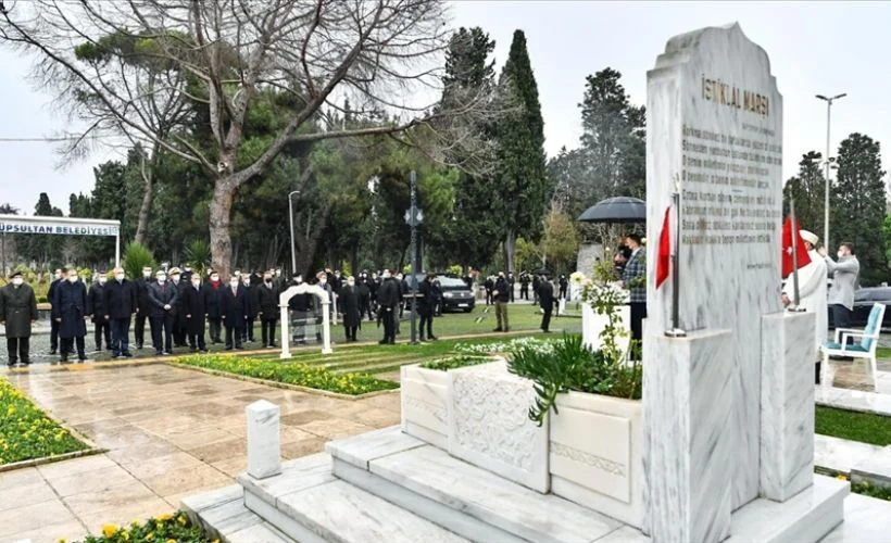 Mehmet Akif Ersoy kabri başında anıldı