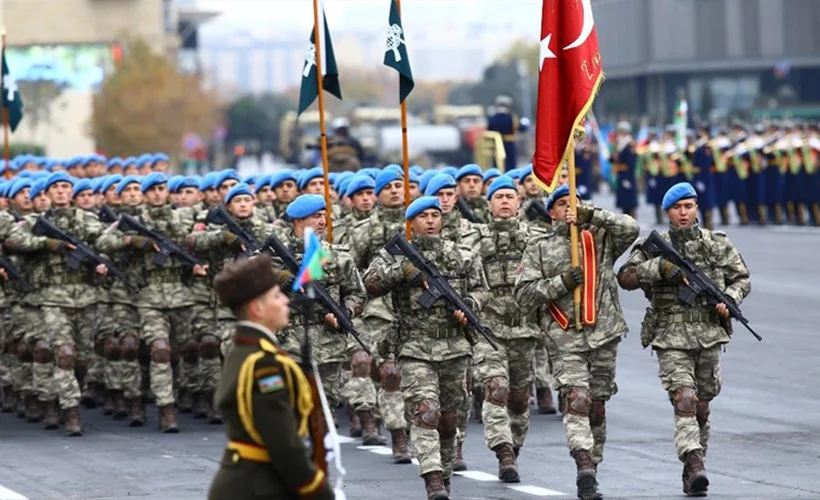 Mehmetçik, Bakü sokaklarını inletti