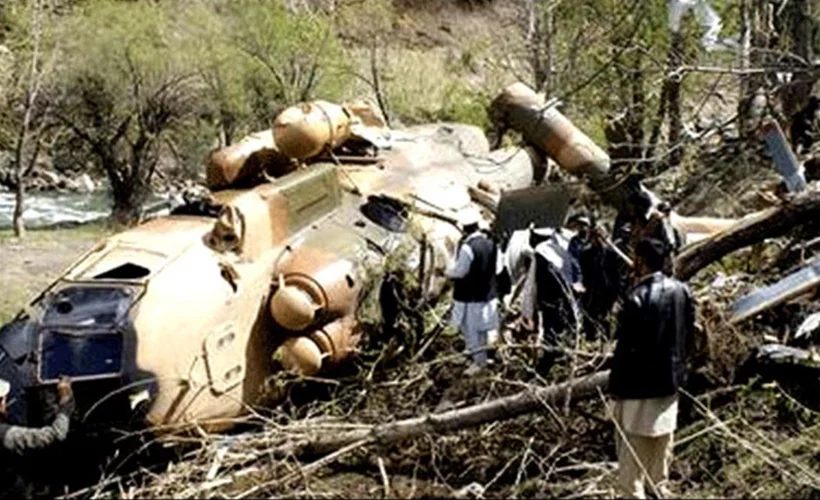 Pakistan'da helikopter kazasında 4 asker öldü