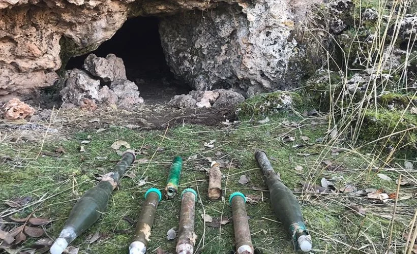 Teröristlerin kullandığı sığınakta roketatar mühimmatları ele geçirildi