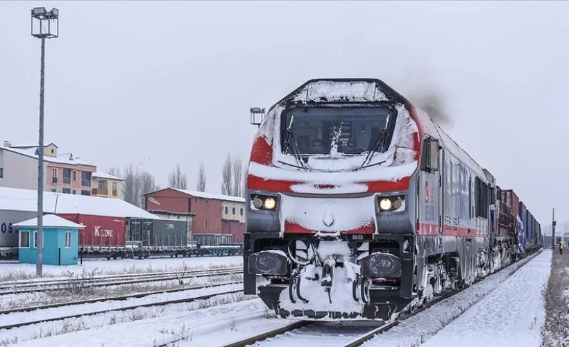 Türkiye'den Çin'e gidecek ikinci blok ihracat treni Kars'tan Gürcistan'a uğurlandı