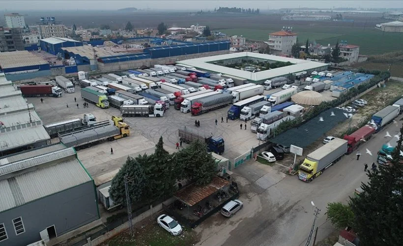 Türkiye'nin 81 ilinden Suriye'ye gönderilen 350 yardım tırının, sınır geçişi başladı