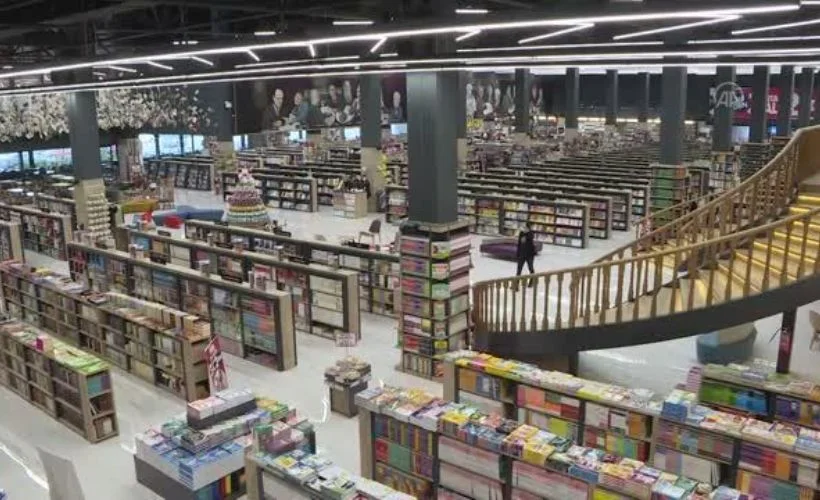 'Z kuşağı'na kitabı, kağıt ve mürekkep kokusuyla sevdiren kitabevi