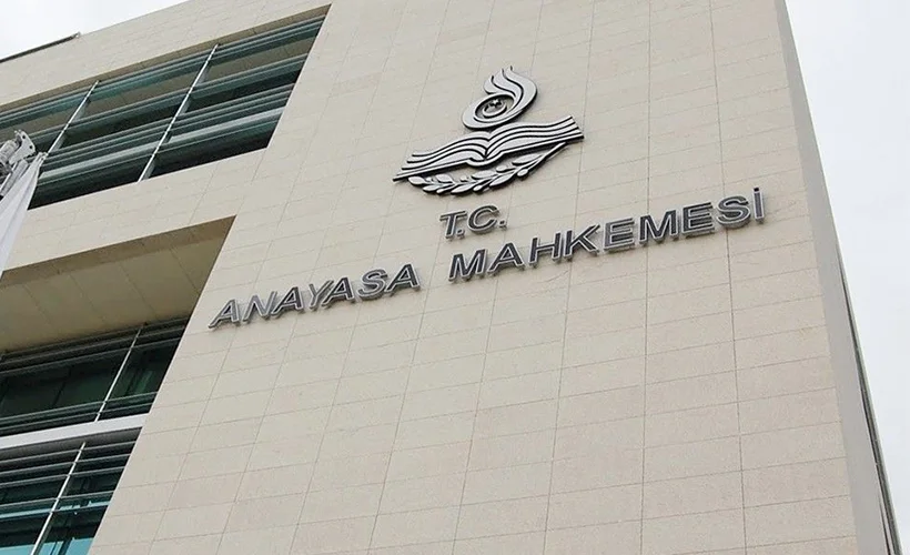 300 bin kişi, AYM'nin yolunu tuttu