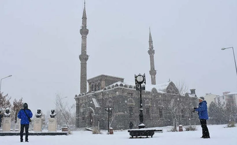 Ağrı'da sıcaklık gece eksi 32'ye düştü