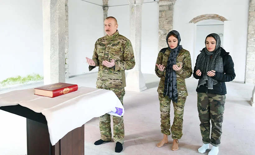 Aliyev'den Şuşa'ya tarihi ziyaret