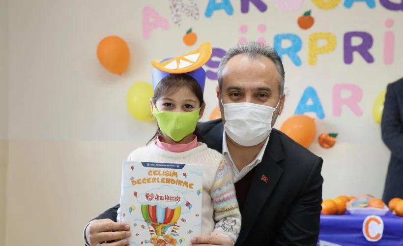 Ana Kucağı'nda karne coşkusu